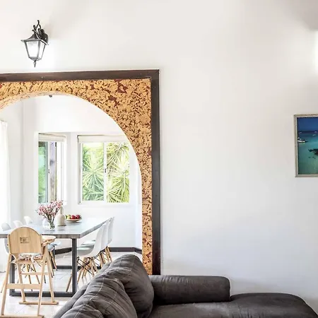 Joelena Вилла Латхи