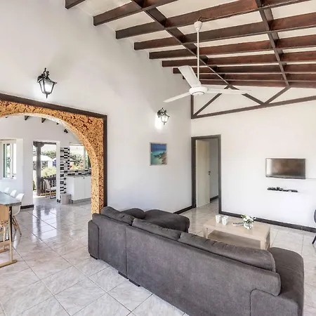 Villa Joelena Lachi
