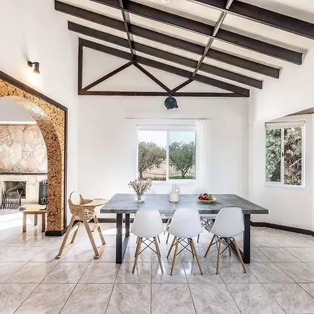 Joelena Villa